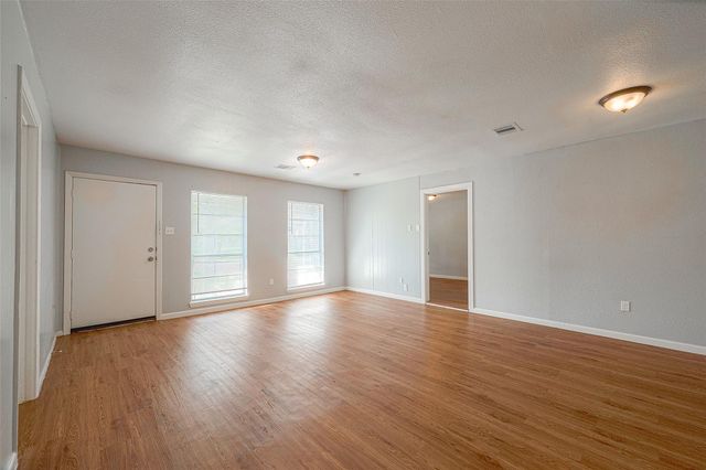 5619 Willow Glen Drive, Houston, TX 77033