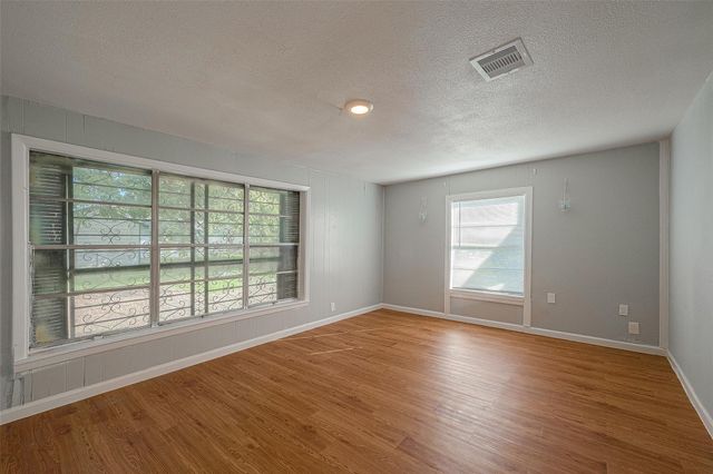 5619 Willow Glen Drive, Houston, TX 77033