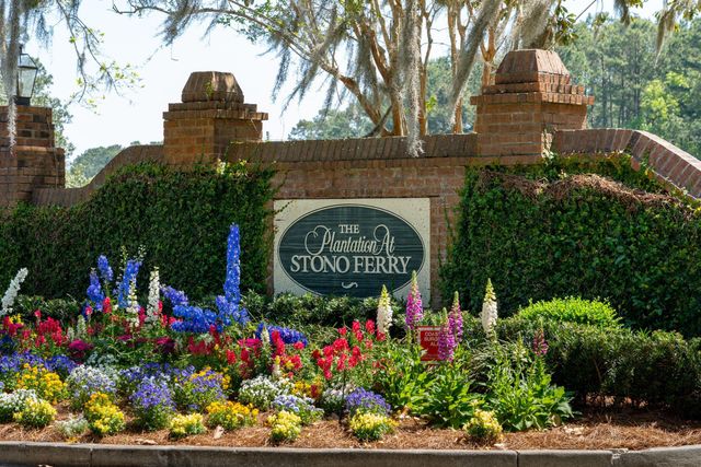 5195 Forest Oaks Drive, Hollywood, SC 29449