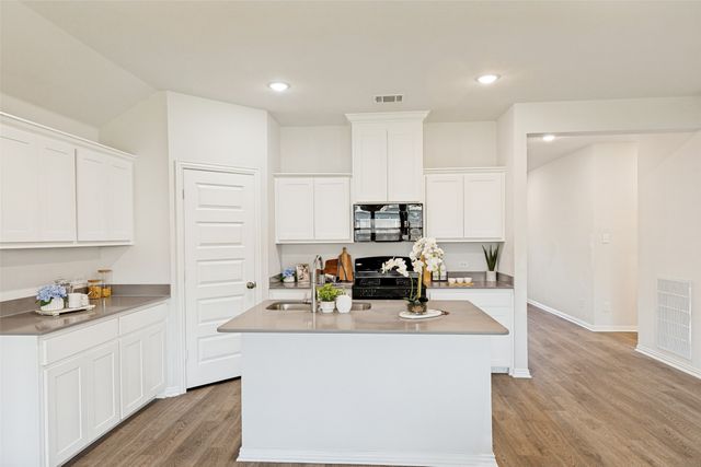553 Meadow Run Drive, Van Alstyne, TX 75495