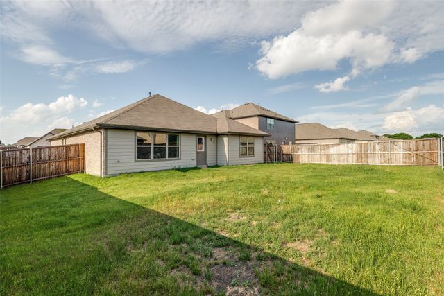 553 Meadow Run Drive, Van Alstyne, TX 75495