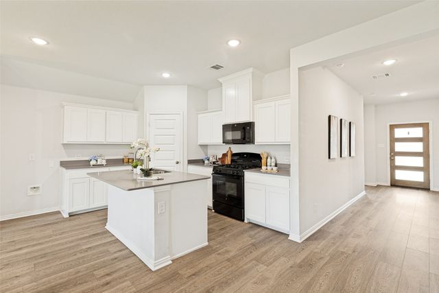 553 Meadow Run Drive, Van Alstyne, TX 75495