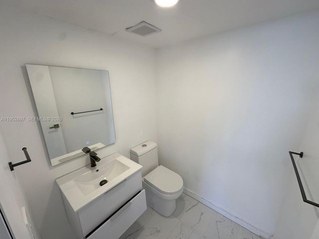 9734 NW 5th Ter 9734, Miami, FL 33172