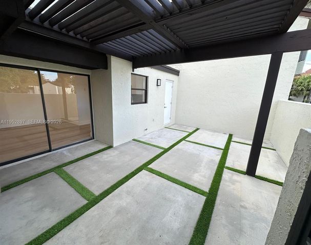 9734 NW 5th Ter 9734, Miami, FL 33172