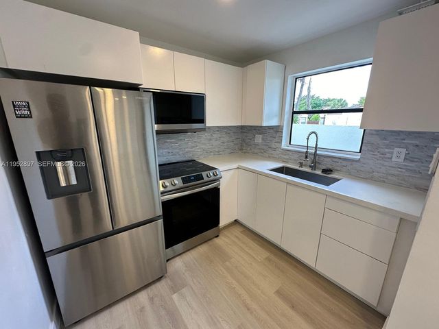 9734 NW 5th Ter 9734, Miami, FL 33172