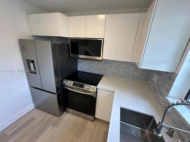 9734 NW 5th Ter 9734, Miami, FL 33172