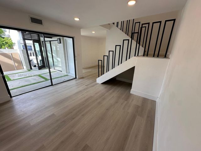 9734 NW 5th Ter 9734, Miami, FL 33172