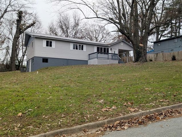 901 S Ash Street, Harrison, AR 72601