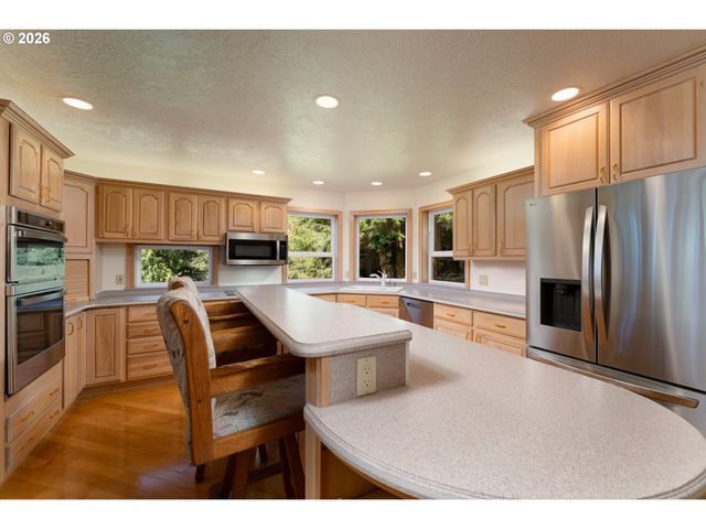 545 Bartel Rd, Cannon Beach, OR 97110