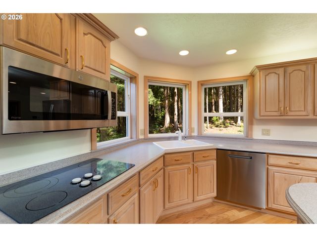 545 Bartel Rd, Cannon Beach, OR 97110