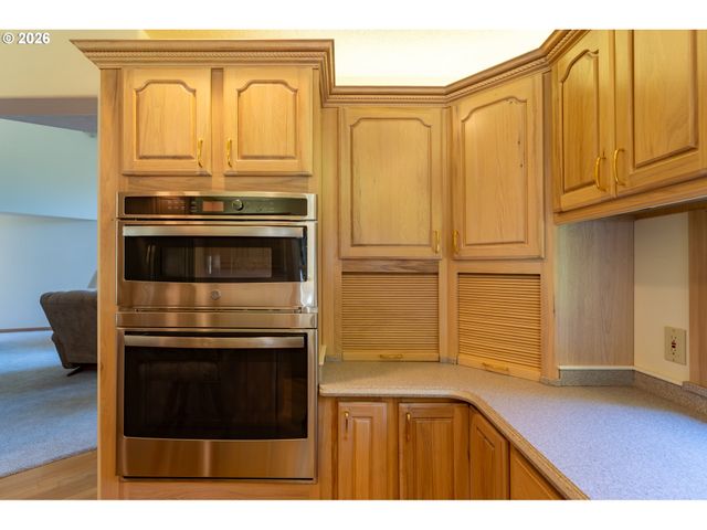 545 Bartel Rd, Cannon Beach, OR 97110
