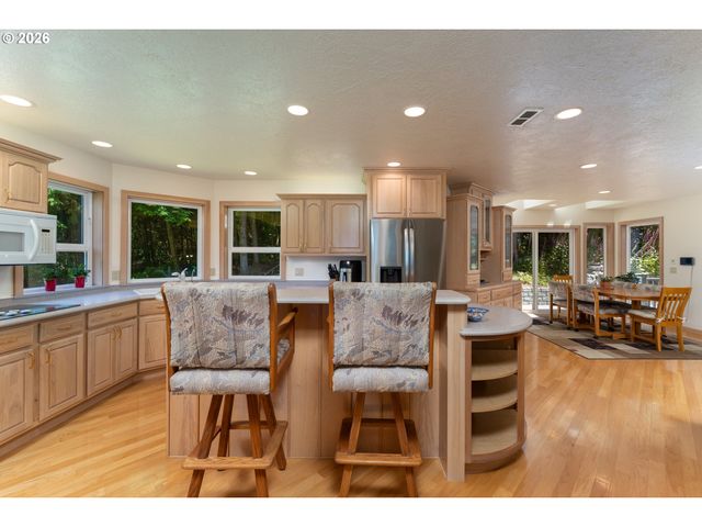 545 Bartel Rd, Cannon Beach, OR 97110