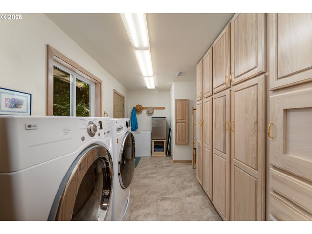 545 Bartel Rd, Cannon Beach, OR 97110