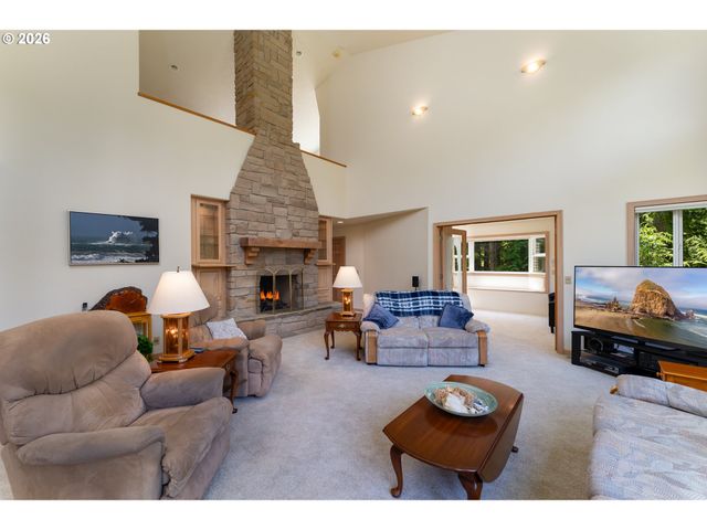 545 Bartel Rd, Cannon Beach, OR 97110