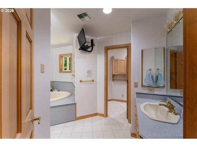 545 Bartel Rd, Cannon Beach, OR 97110