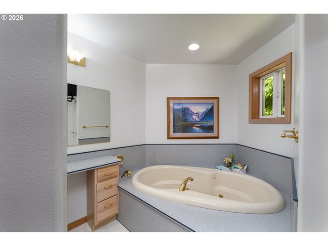 545 Bartel Rd, Cannon Beach, OR 97110