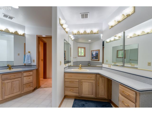 545 Bartel Rd, Cannon Beach, OR 97110
