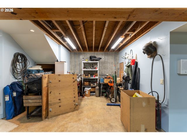 545 Bartel Rd, Cannon Beach, OR 97110
