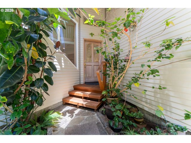 545 Bartel Rd, Cannon Beach, OR 97110