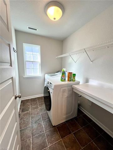 124 Blessing CIR, Suffolk, VA 23434