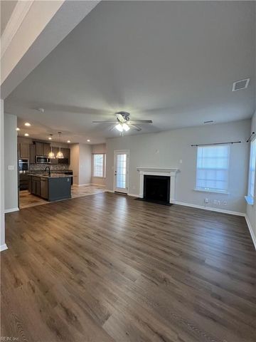 124 Blessing CIR, Suffolk, VA 23434