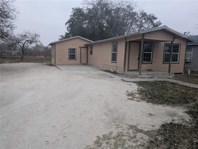 822 Olivo St, Mathis, TX 78368