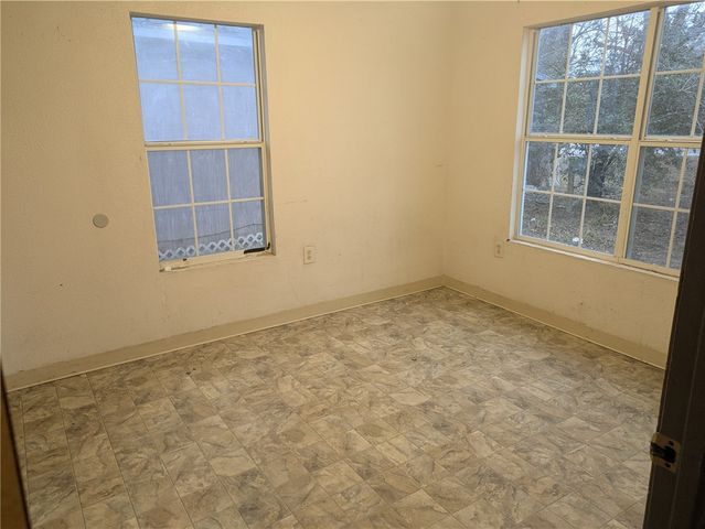 822 Olivo St, Mathis, TX 78368