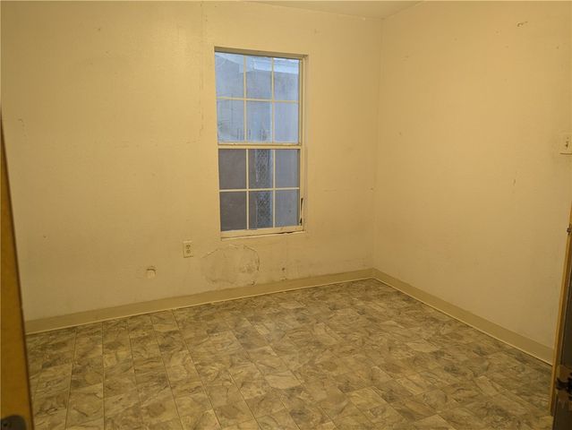 822 Olivo St, Mathis, TX 78368