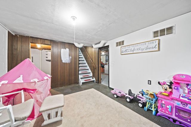 656 Mayhill Road, Springfield, OH 45504