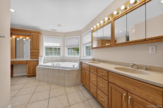 6 Martingale Way, Pawling, NY 12564