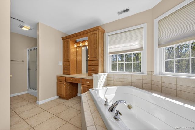 6 Martingale Way, Pawling, NY 12564