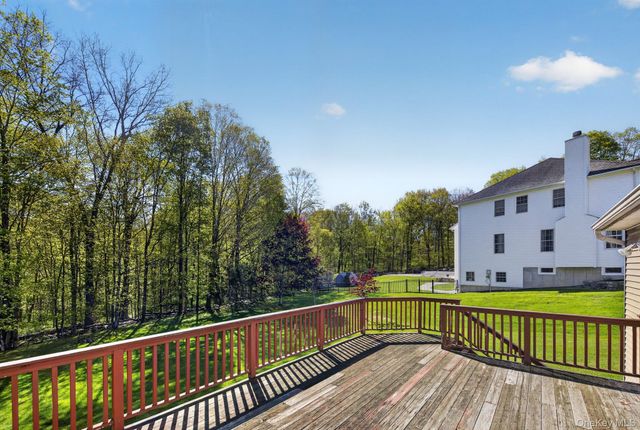 6 Martingale Way, Pawling, NY 12564