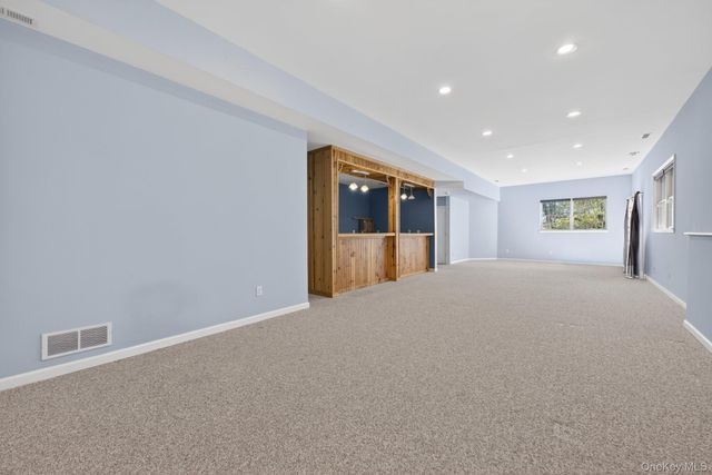6 Martingale Way, Pawling, NY 12564