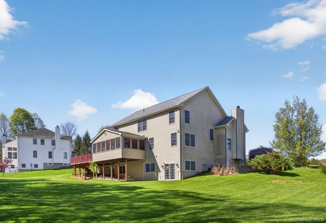 6 Martingale Way, Pawling, NY 12564