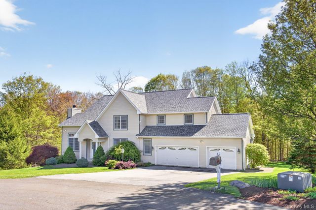 6 Martingale Way, Pawling, NY 12564
