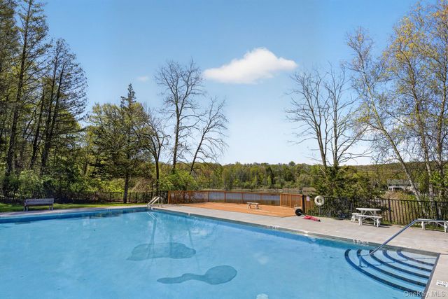 6 Martingale Way, Pawling, NY 12564