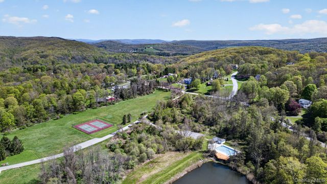 6 Martingale Way, Pawling, NY 12564