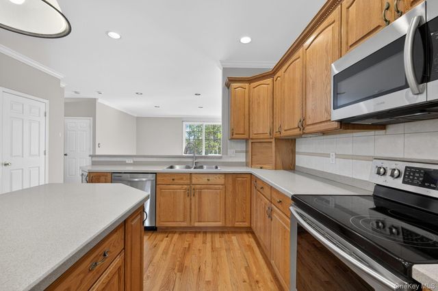 6 Martingale Way, Pawling, NY 12564