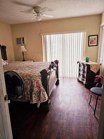 102 Easthampton E E, West Palm Beach, FL 33417