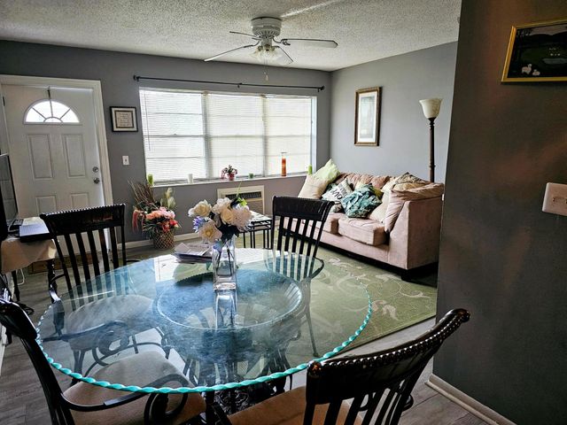 102 Easthampton E E, West Palm Beach, FL 33417