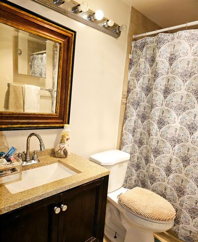 102 Easthampton E E, West Palm Beach, FL 33417