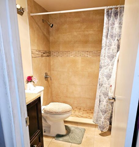 102 Easthampton E E, West Palm Beach, FL 33417