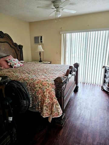 102 Easthampton E E, West Palm Beach, FL 33417