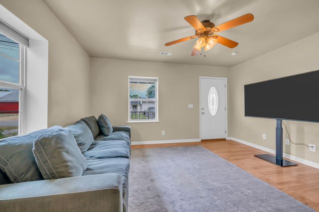 55 College St, N, Mc Ewen, TN 37101