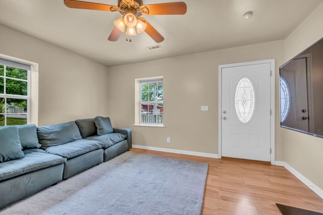55 College St, N, Mc Ewen, TN 37101