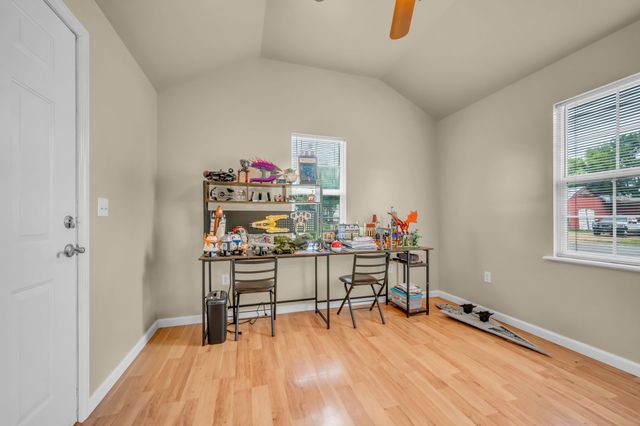 55 College St, N, Mc Ewen, TN 37101