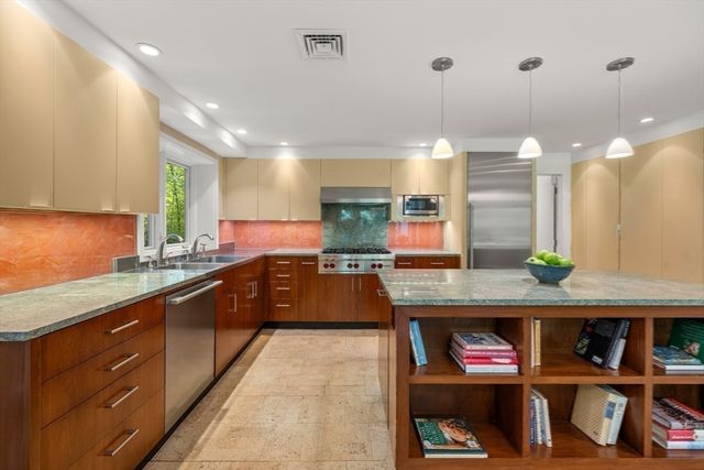 24 Trailside, Weston, MA 02493