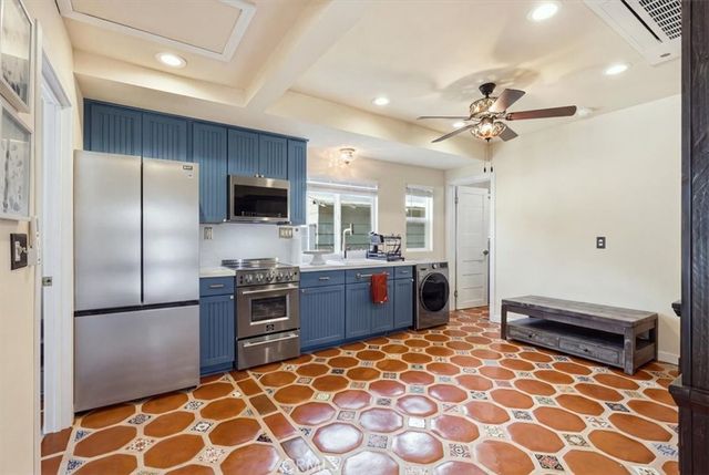 512 S Maple, Santa Ana, CA 92701