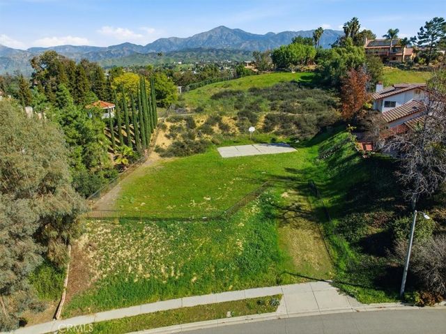 835 La Solana, Redlands, CA 92373