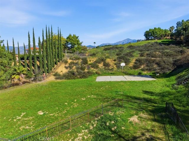 835 La Solana, Redlands, CA 92373